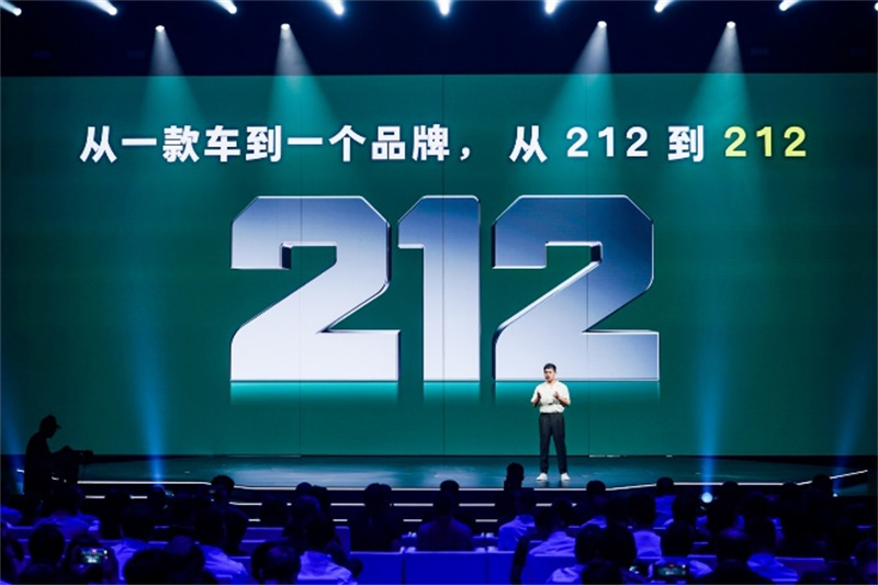 传奇重生!212越野车华丽变身,开启国潮越野新篇章 传奇重生!212越野车华丽变身,开启国潮越野新篇章(图1)