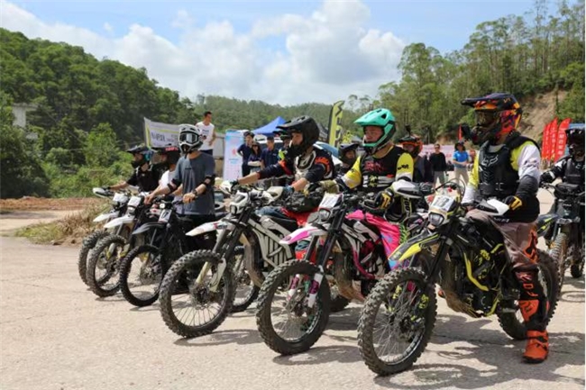 万力安全轮胎携钻石车胎助力2024南方GDCC汽车嘉年华(图5) 万力安全轮胎携钻石车胎助力2024南方GDCC汽车嘉年华(图5)