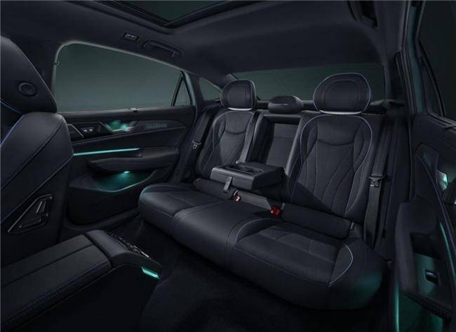 上汽大众帕萨特pro怎么样?限时一口价18.99万起,打造奢享体验(图4) 上汽大众帕萨特pro怎么样?限时一口价18.99万起,打造奢享体验(图4)