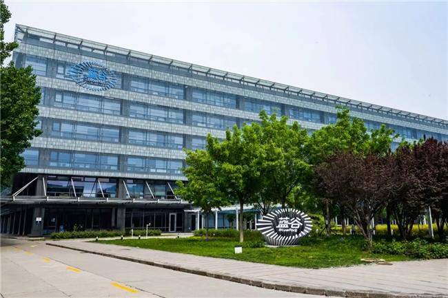 销量起势，北汽极狐2025展望更大飞跃(图1)