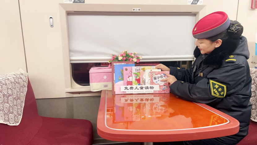 春运列车上的温馨一幕：G2238次列车的暖人故事