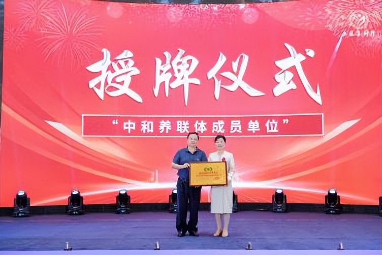“守正创新 传承致远 融合共赢”第一届特色灸法传承与创新大会在郑州隆重举行 (图13) “守正创新 传承致远 融合共赢”第一届特色灸法传承与创新大会在郑州隆重举行 (图13)