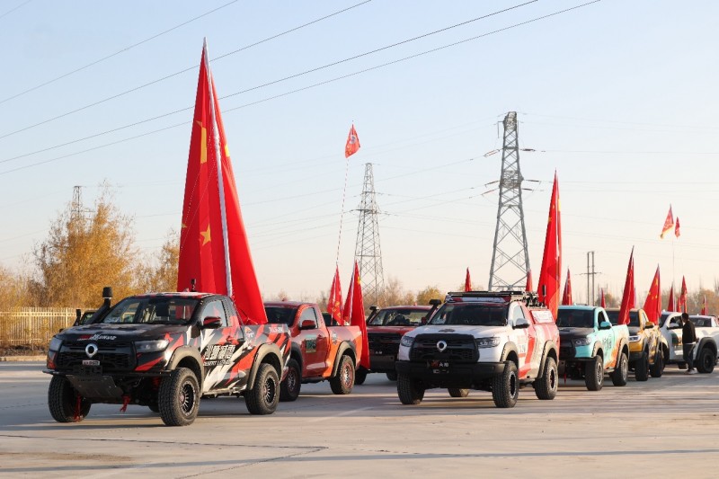 沙场问鼎!冠军火炮征战2025新疆博湖沙漠越野争霸赛(图1) 沙场问鼎!冠军火炮征战2025新疆博湖沙漠越野争霸赛(图1)