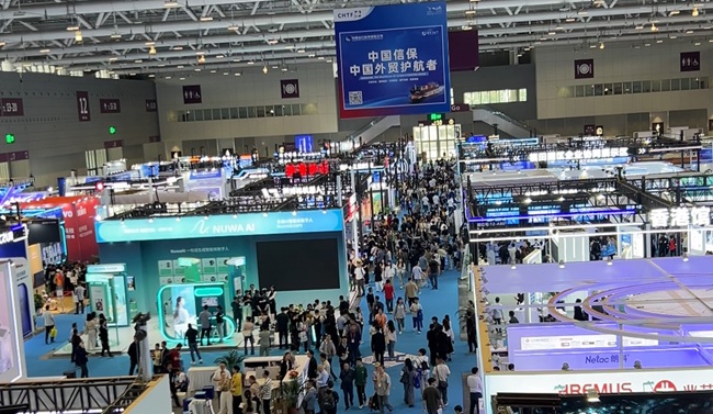 第27届高交会龙程VR《星际旅客》项目引领沉浸式体验新潮流(图2) 第27届高交会龙程VR《星际旅客》项目引领沉浸式体验新潮流(图2)