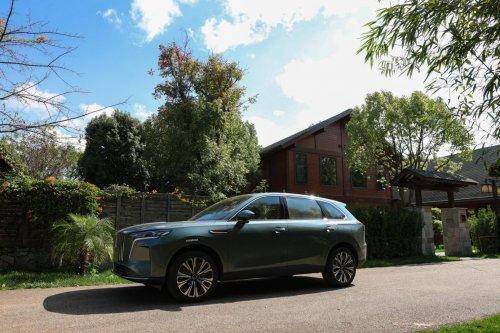 红旗HS6 PHEV：家庭首选的大型混动SUV(图2)