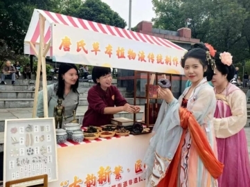 非遗活动点燃新繁东湖,文商旅体融合绘就城乡新图景(图2) 非遗活动点燃新繁东湖,文商旅体融合绘就城乡新图景(图2)