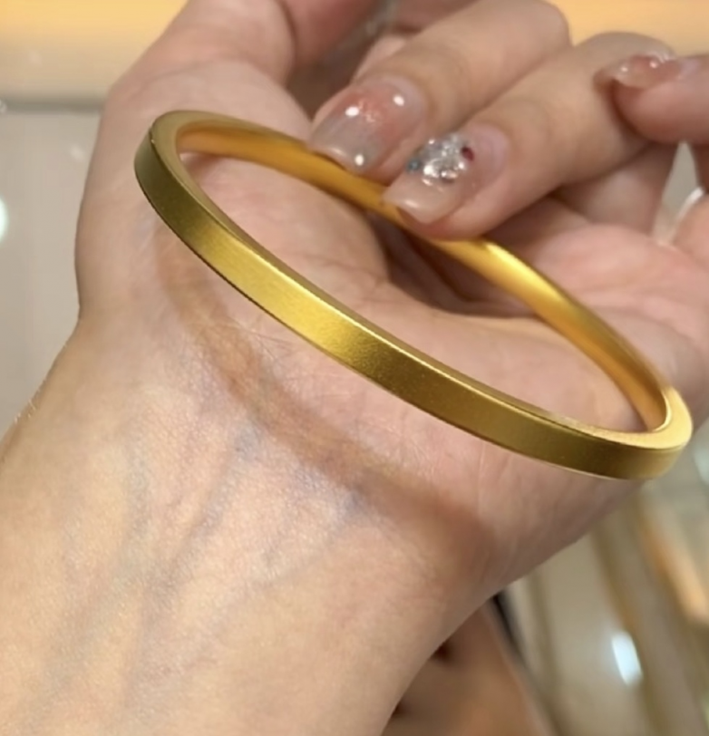 想卖黄金又怕被宰?上海正规店黄金回收攻略,一个踩过坑的人来分享(图5) 想卖黄金又怕被宰?上海正规店黄金回收攻略,一个踩过坑的人来分享(图5)