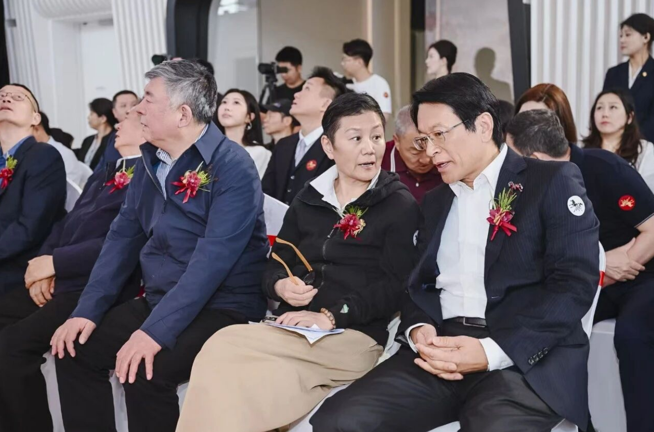 云巅驰骋 马到平安——马欣乐作品展开幕式在深圳平安金融中心隆重举行(图3)