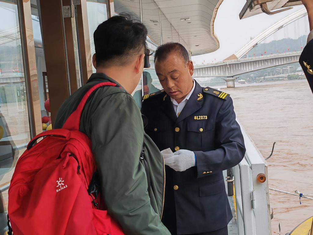 新时代中国调研行・黄河篇丨“昔日的天堑，已成为流淌的幸福河”――快艇驾驶员见证黄河30余载巨变