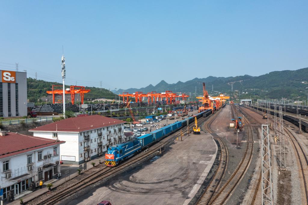 西部陆海新通道跑出加速度 “曲折”出海之路被“拉直”