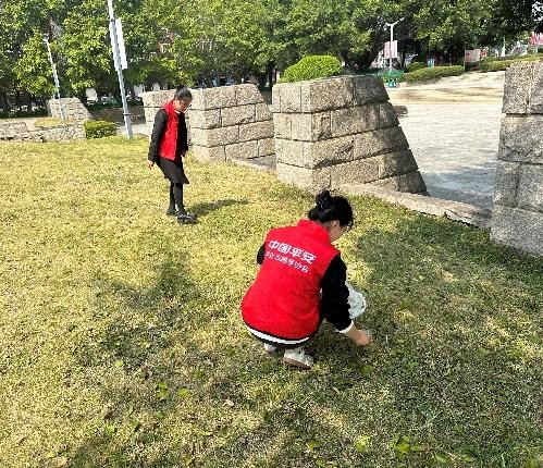 平安产险福清中心支公司：学习雷锋好榜样青春力量伴我行