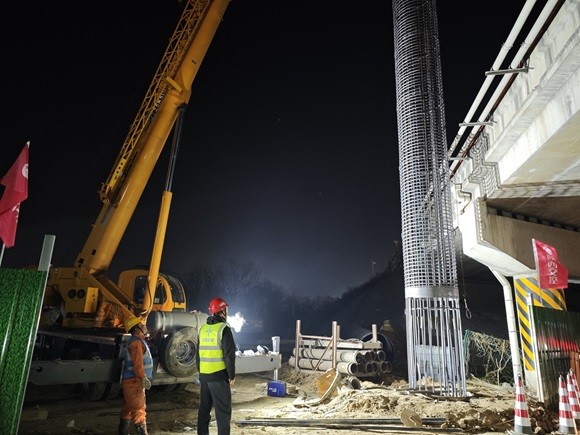 陕西西永改扩建LJ-8标项目首根桩基顺利灌筑